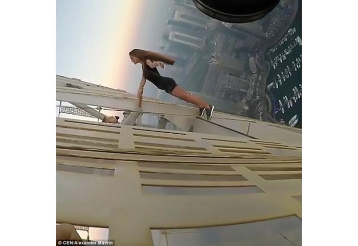 Selfie Ekstrim Model Rusia Di Dubai